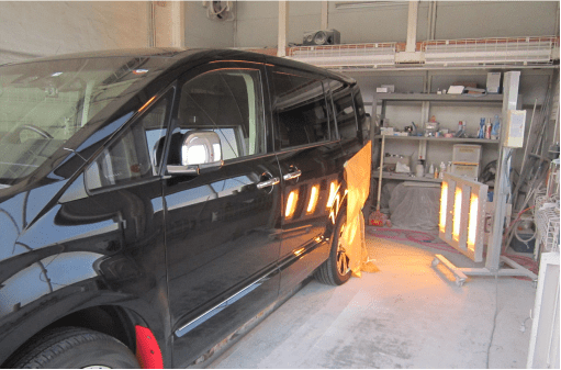 自社板金工場で効率よく作業を実施します。